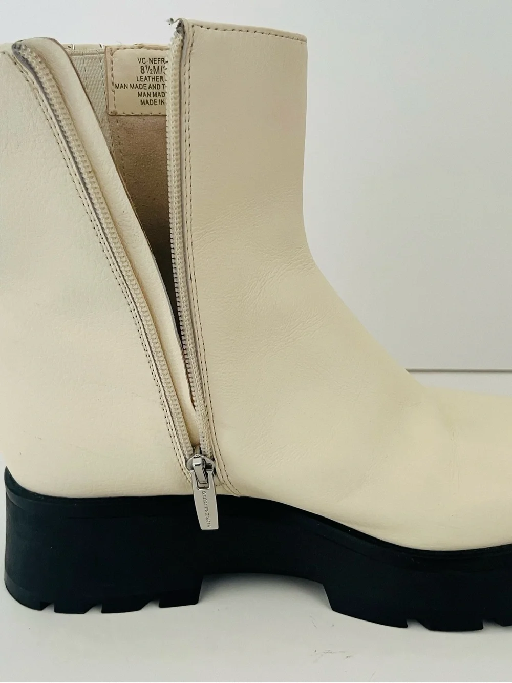 Vince Camuto Neframes Cream Leather Lug Sole Ankle Chelsea Boots  Size 8.5